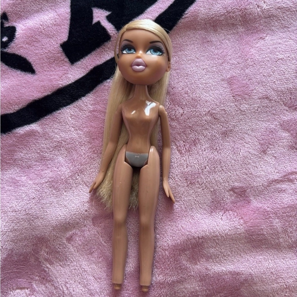 BRATZ FOREVER DIAMONDZ CLOE.